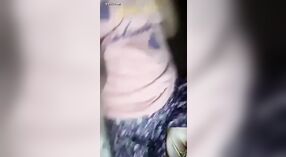 Gadis India memperlihatkan payudara dan vaginanya di webcam 2 min 00 sec