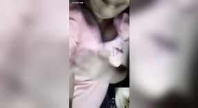 印度女孩在网络摄像头上暴露了她的乳房和阴道 0 敏 0 sec