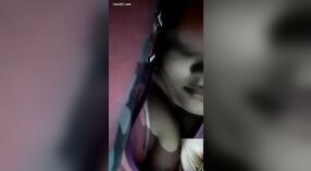 Indiase meisje exposing haar borsten en vagina op webcam 1 min 10 sec