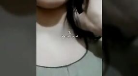 Indian beauty flaunts her curves on webcam (Updated) 7 min 00 sec