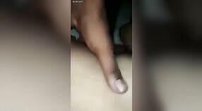 Delicia de medianoche con una seductora ama de casa india 3 mín. 10 sec