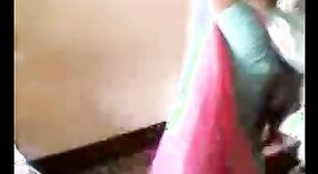 Desi aunty prende secretly scopata in lei villaggio casa 5 min 00 sec