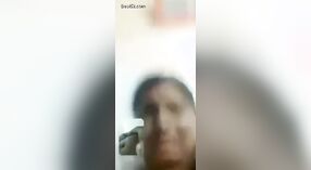 Bate-papo por vídeo íntimo entre um cônjuge Tamil e seu parceiro 1 minuto 20 SEC