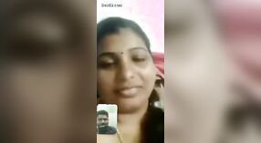 Intieme videochat tussen een Tamil echtgenoot en haar partner 2 min 50 sec