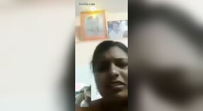 Bate-papo por vídeo íntimo entre um cônjuge Tamil e seu parceiro 0 minuto 40 SEC