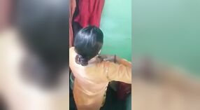 Spying ing pepadhamu kanggo pengalaman sing luwih apik tinimbang porno Desi India 3 min 20 sec