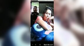 Wanita Nepali enom nampilake awake sajrone telpon video 1 min 20 sec