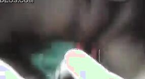 Desi collegio ragazza con caldo seni in steamy masturbazione video 3 min 00 sec