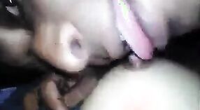 Desi chica de colegio con pechos calientes en vapor masturbación video 3 mín. 40 sec