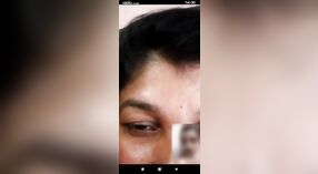 Desi aunty flaunts ona büyük memeler içinde bir video çağrı ile ona sevgili 3 dakika 00 saniyelik