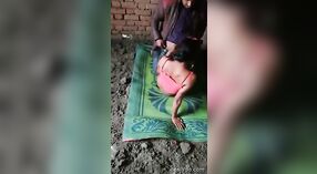 Địa phương ấn độ chàng trai thay phiên Nhau Với Desi randi trong steamy encounter 0 tối thiểu 0 sn