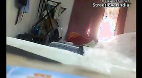 Desi Aunty衣柜在换衣服期间发生故障 4 敏 00 sec