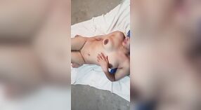 Bhabhi角质与她的变态丈夫在乡村视频中 9 敏 00 sec