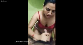 Desi moglie dà un pompino e riceve sperma in questo video esplicito 0 min 0 sec