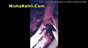 Heet Indisch meisje engages in intense seks in amateur Hindi video 3 min 40 sec