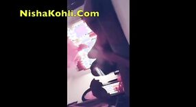 Heet Indisch meisje engages in intense seks in amateur Hindi video 5 min 20 sec