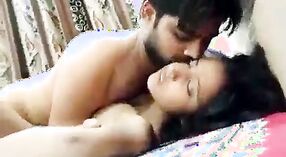 Desi college girl berbagi MMS beruap dengan pacar 0 min 0 sec