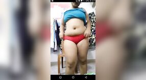 বড় boobs সঙ্গে স্ত্রী আবার ওয়েবক্যামে যায় 1 মিন 40 সেকেন্ড