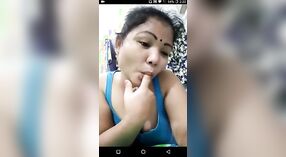 বড় boobs সঙ্গে স্ত্রী আবার ওয়েবক্যামে যায় 4 মিন 20 সেকেন্ড