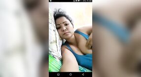 Mulher com Peitos grandes vai na webcam novamente 7 minuto 00 SEC