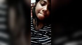 Kolkata babe revelando seus seios durante um bate-papo por vídeo 4 minuto 50 SEC