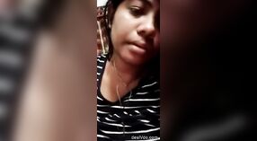 Une fille de Calcutta dévoile ses seins lors d'un chat vidéo 5 minute 20 sec