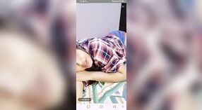 Gadis India menampilkan pertunjukan video langsung 0 min 0 sec