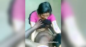 Tante indienne de Mumbai aime la baise intense en vidéo HD 3 minute 30 sec