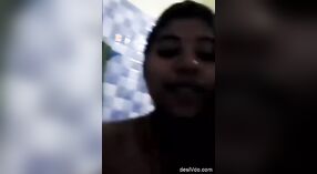 Tamil cô gái exposes mình trong một bath 11 tối thiểu 20 sn