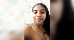 Tamil chica se expone a sí misma durante un baño 13 mín. 10 sec