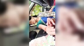 Mujer casada india realiza sexo oral a su amante en un automóvil con audio hindi 0 mín. 0 sec