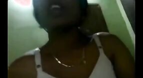 ibu rumah tangga beruap rumah pertemuan dengan tetangga di Mallu India Dewasa porno 2 min 00 sec