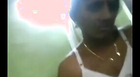 ibu rumah tangga beruap rumah pertemuan dengan tetangga di Mallu India Dewasa porno 1 min 00 sec