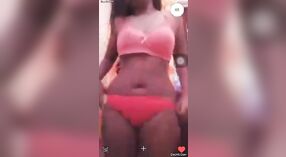 Uma encantadora modelo de webcam Indiana regista o seu encontro sexual inaugural para os seus admiradores 0 minuto 0 SEC