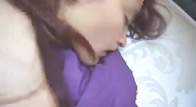 Desi Kuwari ragazza parla e strisce in Hindi video porno 7 min 20 sec