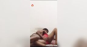 Desi college girl se entrega a la acción MM humeante con un compañero de clase 1 mín. 30 sec