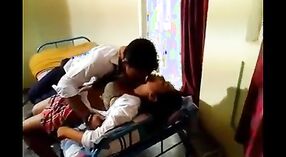 Adolescente india captada por la cámara teniendo sexo con su amante en el dormitorio de la universidad 4 mín. 20 sec