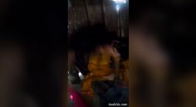 Chica Desi village con aspecto impresionante es follada en un nuevo video 3 mín. 00 sec