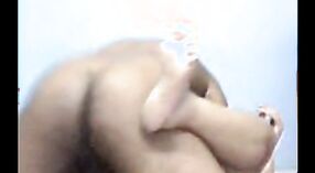 Mallu Aunty kanthi dodo amba film dheweke nggawe jinis karo bojone ing webcam 15 min 00 sec