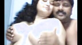 Mallu Aunty kanthi dodo amba film dheweke nggawe jinis karo bojone ing webcam 5 min 50 sec