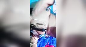 Grande culo ragazza esplora il suo piacere su selfie cam 3 min 30 sec