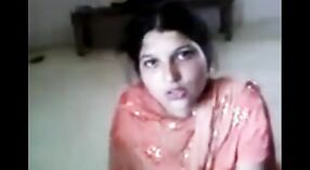 Une femme au foyer indienne se fait prendre et admet l'adultère dans une vidéo explicite 3 minute 50 sec