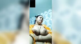 Một Người Đẹp Bengali với bộ ngực lớn trong một video quyến rũ 0 tối thiểu 0 sn