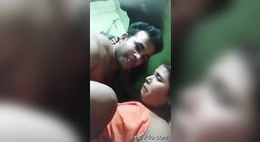 Casal indiano envolvido em relações sexuais apaixonadas num vídeo fumegante 1 minuto 50 SEC