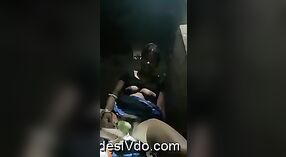 Dona de casa indiana excitada a dar prazer a si mesma 2 minuto 00 SEC