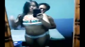 Casais íntimos Sexo em casa com espelho e prazer oral 0 minuto 50 SEC