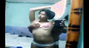 Casais íntimos Sexo em casa com espelho e prazer oral 1 minuto 10 SEC