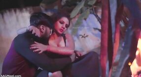 Romance torride entre couples indiens dans une série explicite 0 minute 50 sec