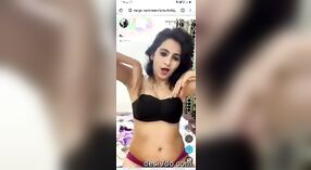 Seductora ama de casa india realiza una ardiente actuación de tango premium con comentarios en hindi 0 mín. 0 sec