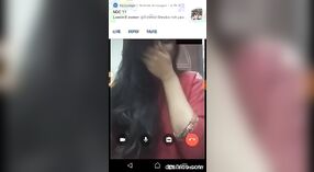 Impresionante chica muestra sus pechos y vagina durante un chat de video 0 mín. 0 sec